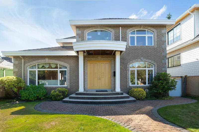 6669 HEATHER STREET - photo 1 of 25