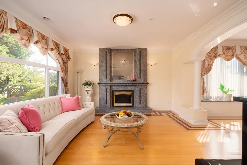 6669 HEATHER STREET - photo 2 of 25