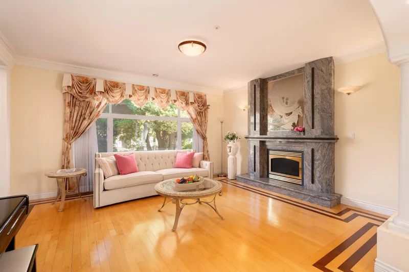 6669 HEATHER STREET - photo 3 of 25