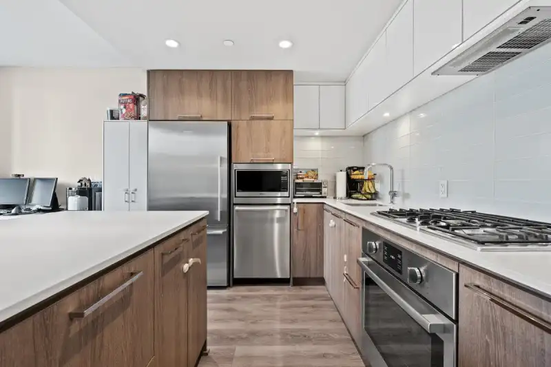 608 680 SEYLYNN CRESCENT - photo 1 of 40