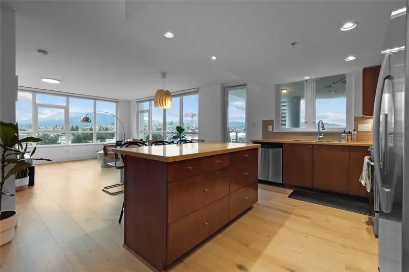 1102 4400 BUCHANAN STREET - photo 3 of 25