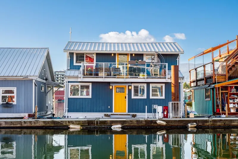 A015 415 ESPLANADE AVENUE - photo 1 of 25