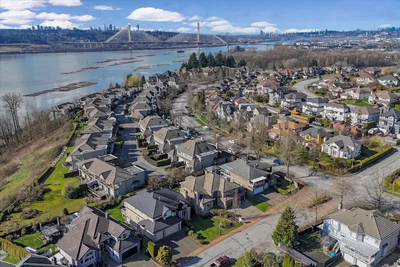 2594 PALISADE CRESCENT - photo 2 of 25