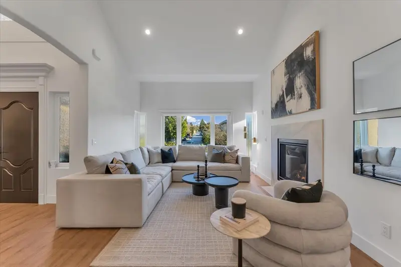 2594 PALISADE CRESCENT - photo 3 of 25