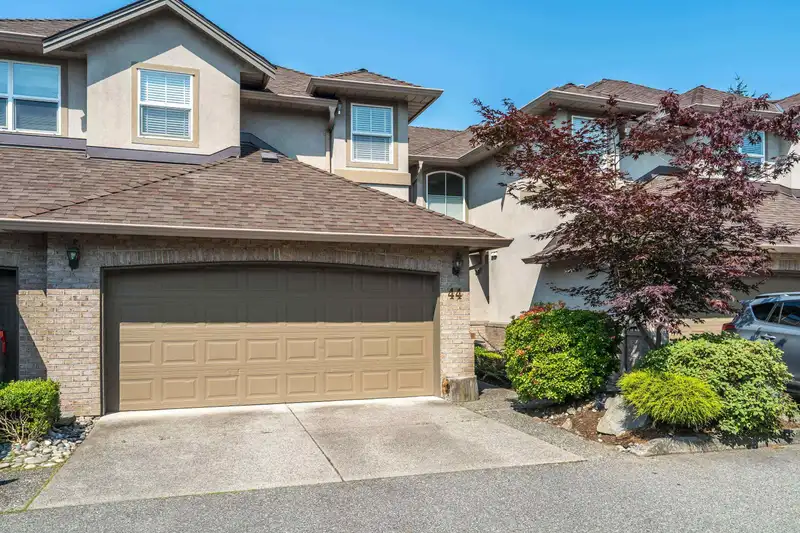44 2525 YALE COURT - photo 2 of 38