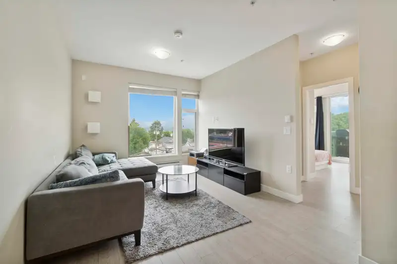 PH8 1838 RENFREW STREET - photo 1 of 40