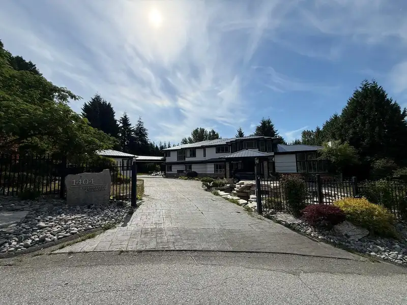 1404 CHARLOTTE CRESCENT - photo 2 of 5