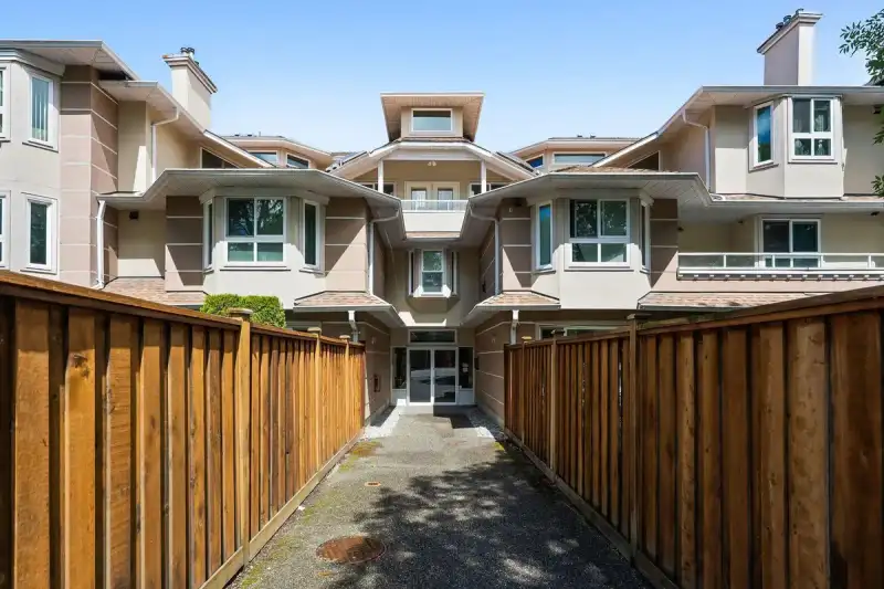 302 19721 64 AVENUE - photo 1 of 26