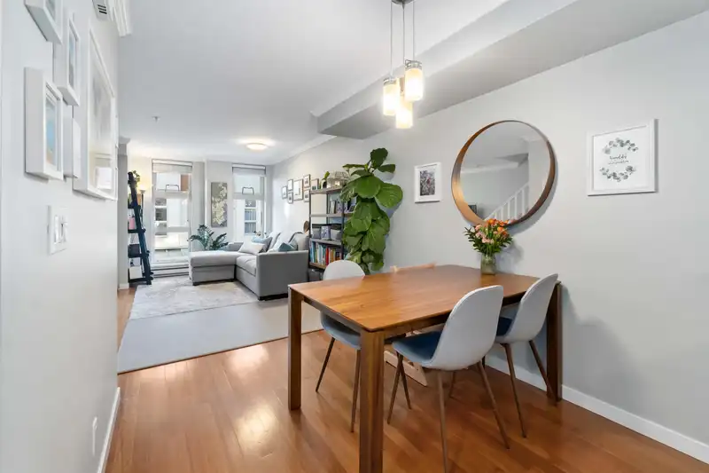 28 638 W 6TH AVENUE - photo 3 of 33
