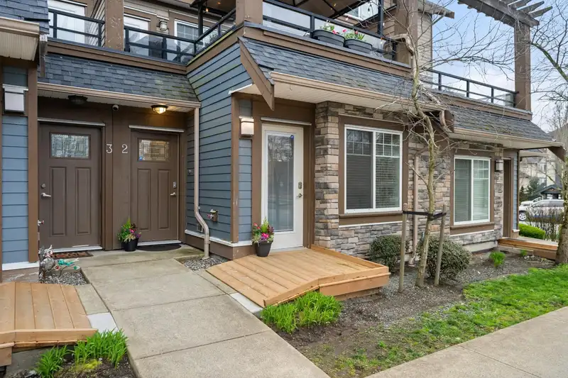 2 18819 71 AVENUE - photo 2 of 40