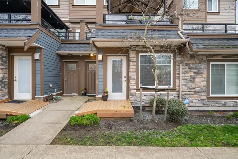 2 18819 71 AVENUE - photo 3 of 40