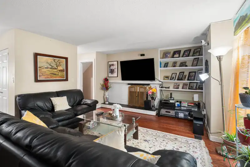 883 OLD LILLOOET ROAD - photo 2 of 30