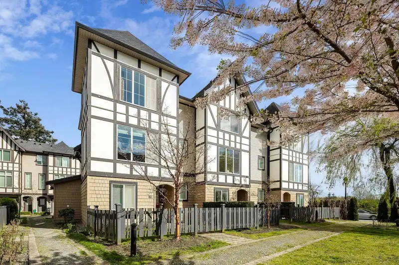37 9728 ALEXANDRA ROAD - photo 1 of 30