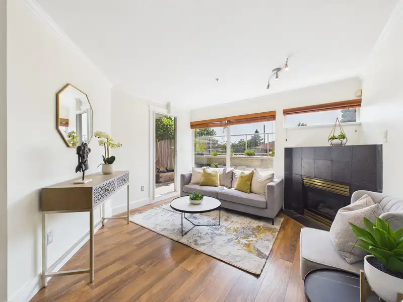 215 2238 KINGSWAY STREET - photo 1 of 40
