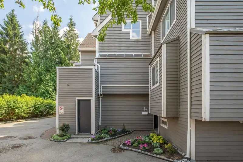 2 3347 DEWDNEY TRUNK ROAD - photo 2 of 40