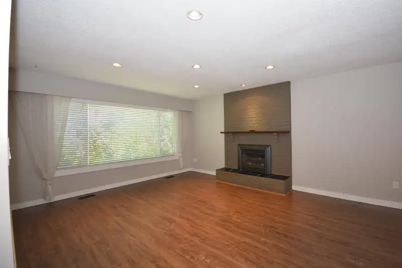 4642 53 STREET - photo 3 of 40