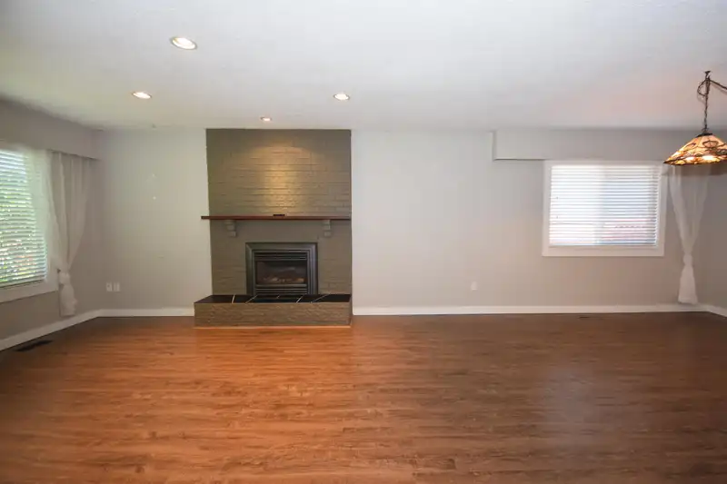 4642 53 STREET - photo 4 of 40