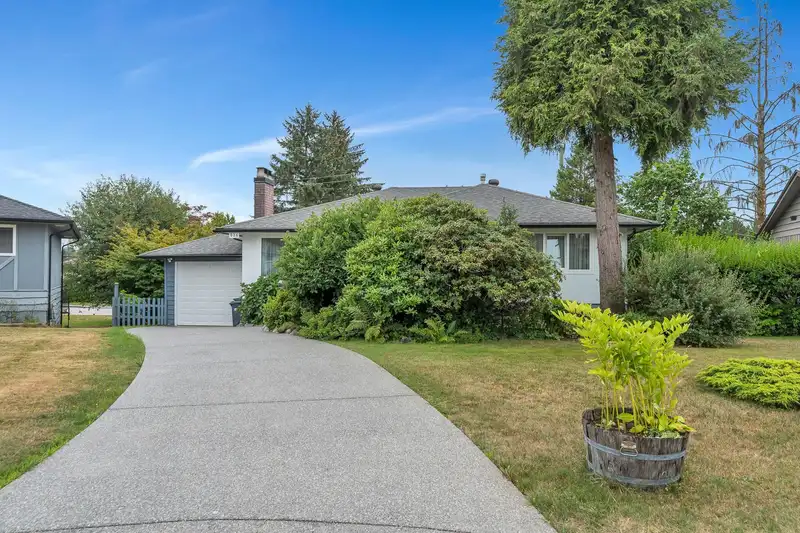 826 BALLANTRAE COURT - photo 1 of 39