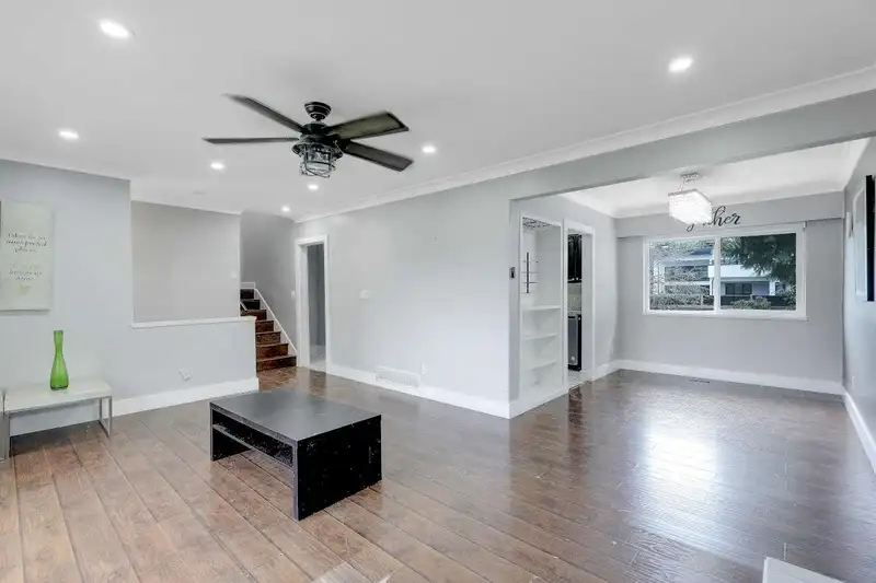 11331 SEAFIELD CRESCENT - photo 2 of 38