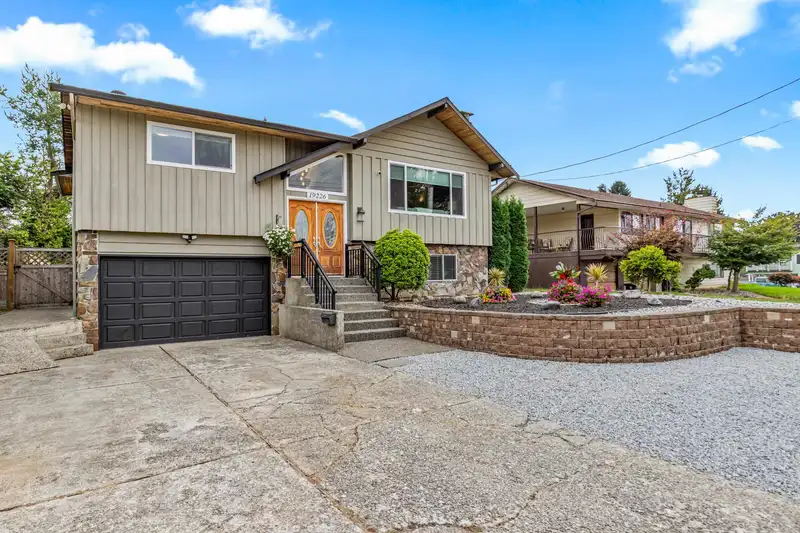 19226 HAMMOND ROAD - photo 1 of 37