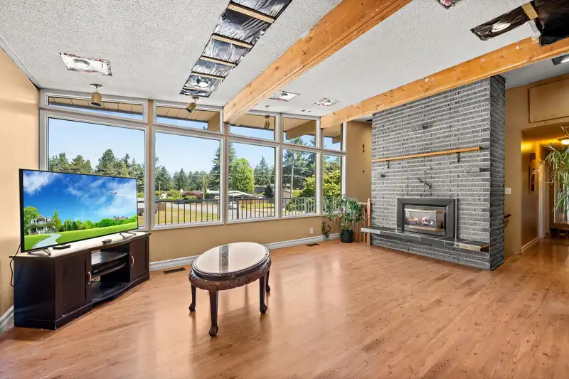 33222 HAWTHORNE AVENUE - photo 3 of 40