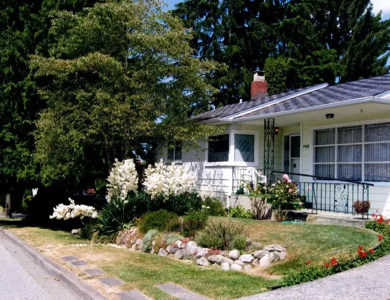 1475 E 43RD AVENUE - photo 1 of 2