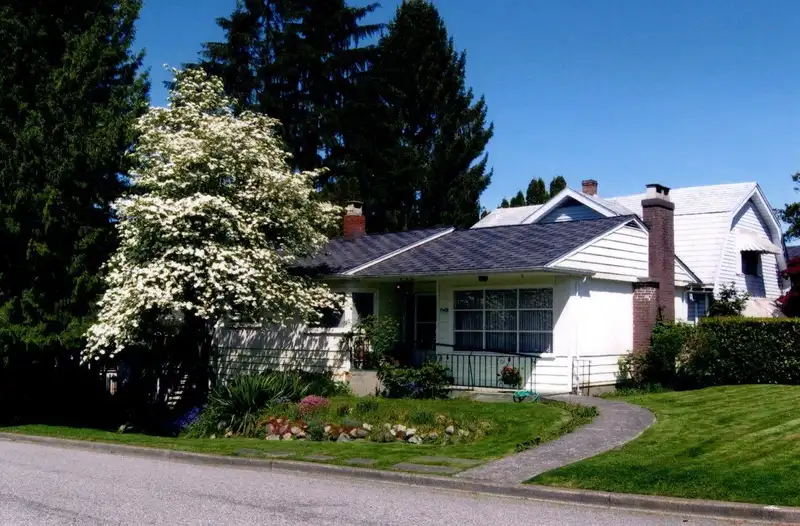 1475 E 43RD AVENUE - photo 2 of 2