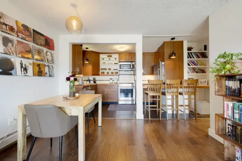302 391 E 7TH AVENUE - photo 1 of 39