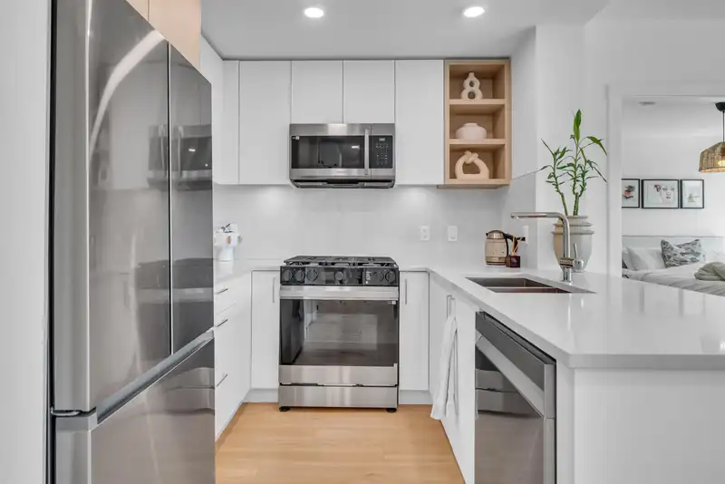 417 723 GROVER AVENUE - photo 4 of 22
