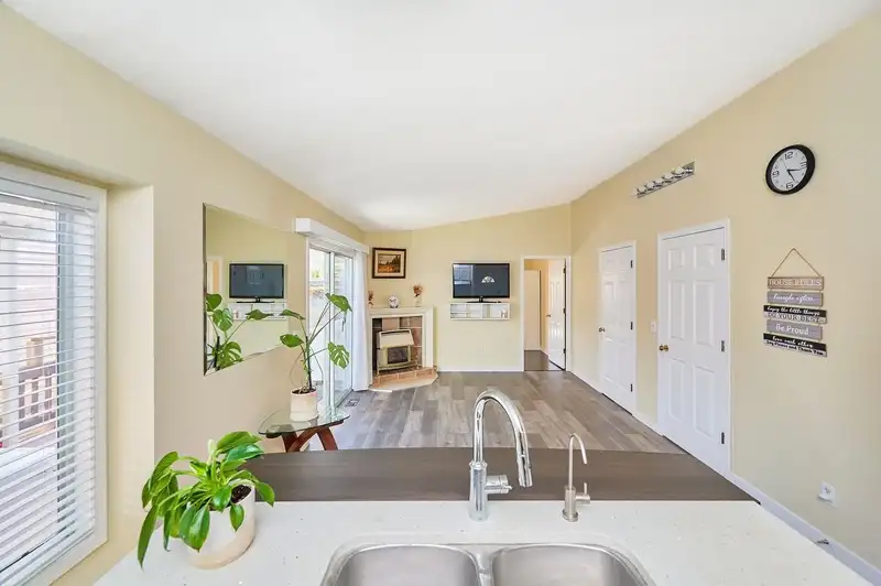 67 1400 164 STREET - photo 2 of 40