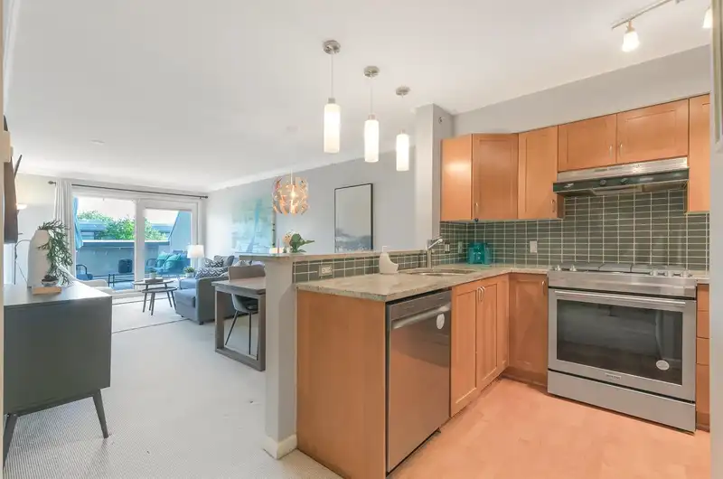 404 2181 W 12TH AVENUE - photo 1 of 31