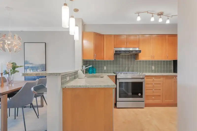 404 2181 W 12TH AVENUE - photo 2 of 31