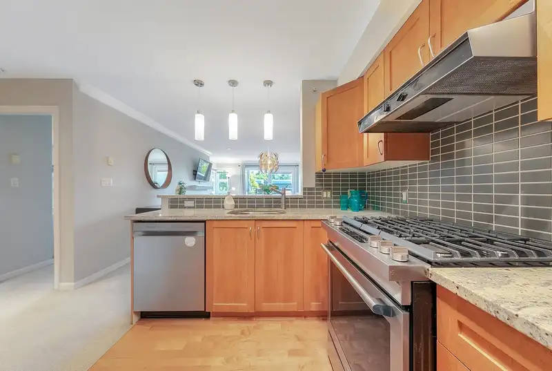 404 2181 W 12TH AVENUE - photo 4 of 31