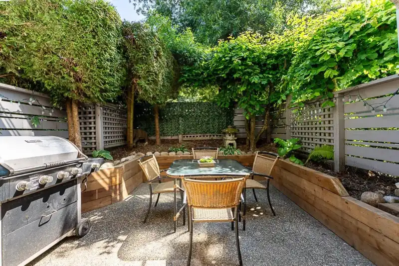 105 735 W 15TH AVENUE - photo 1 of 34