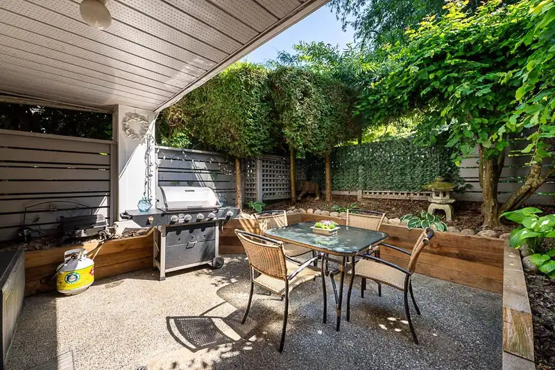 105 735 W 15TH AVENUE - photo 2 of 34