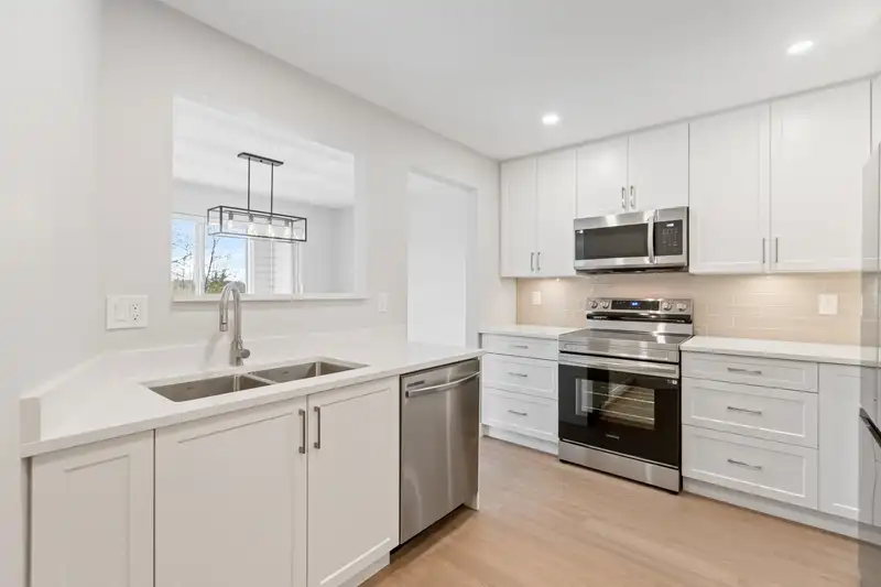 225 22611 116 AVENUE - photo 2 of 40