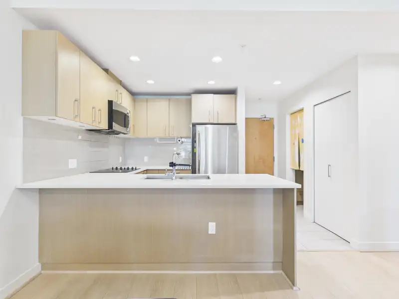 303 5981 GRAY AVENUE - photo 4 of 22