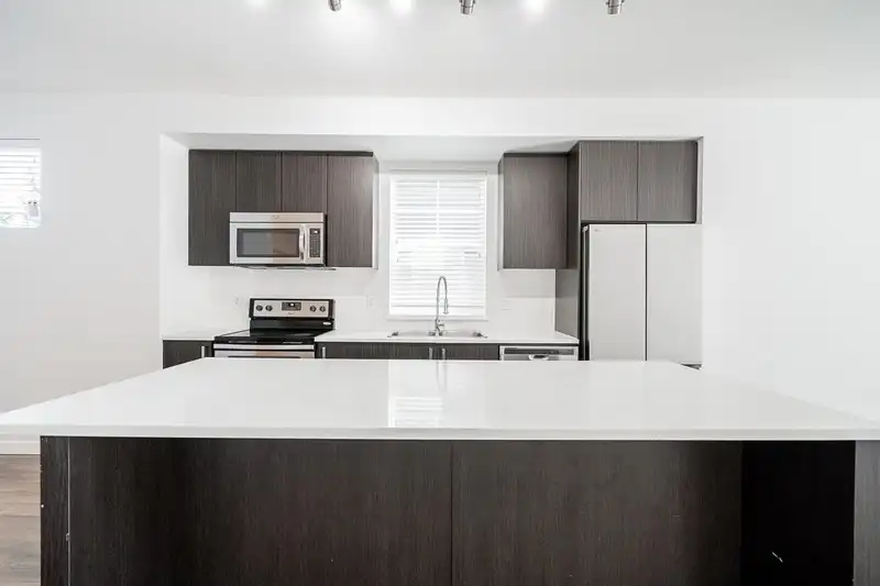 61 15340 GUILDFORD DRIVE - photo 3 of 24