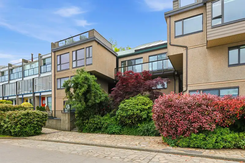 774 MILLBANK - photo 1 of 26