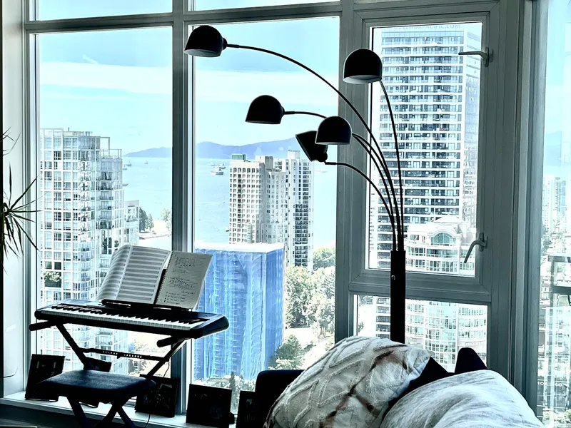 3503 1372 SEYMOUR STREET - photo 2 of 9