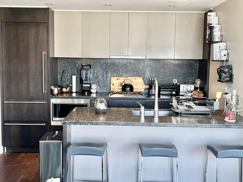 3503 1372 SEYMOUR STREET - photo 3 of 9