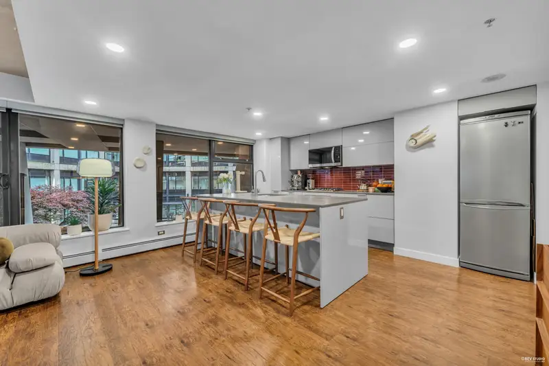 605 128 W CORDOVA STREET - photo 3 of 21