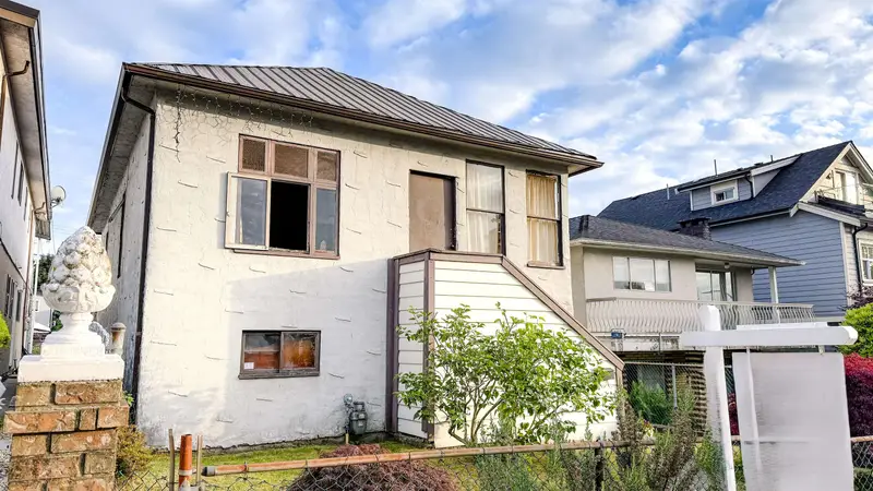 2354 E 33RD AVENUE - photo 4 of 25