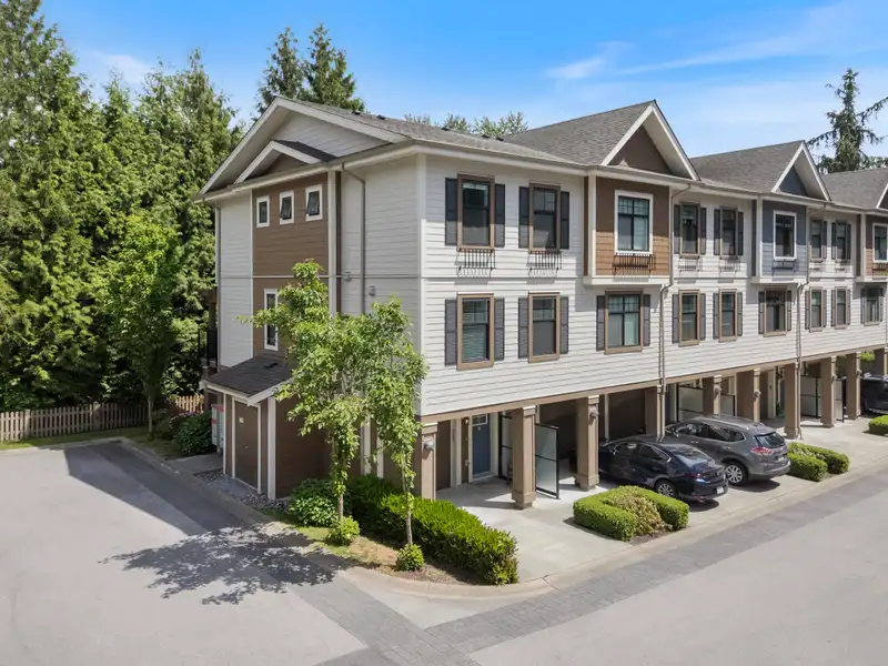 6 1818 HARBOUR STREET - photo 1 of 40