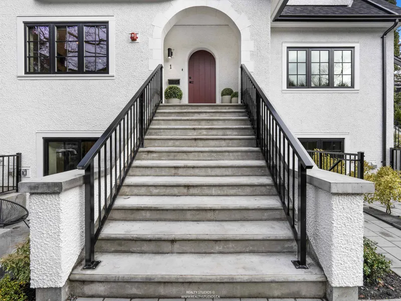 1 4088 MAPLE CRESCENT - photo 2 of 25