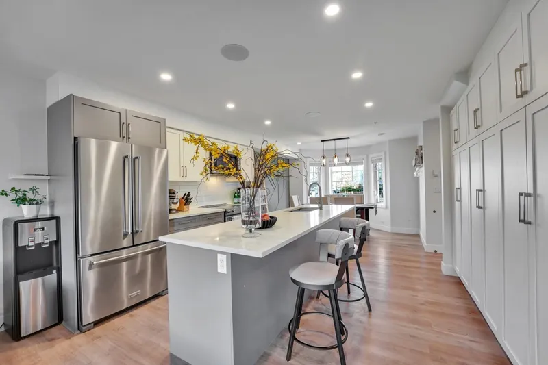 3 2338 KELLY AVENUE - photo 1 of 25