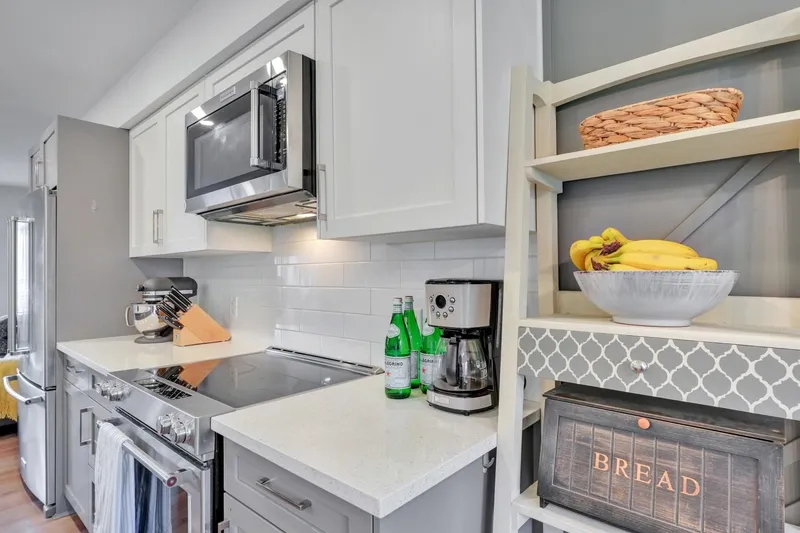 3 2338 KELLY AVENUE - photo 2 of 25