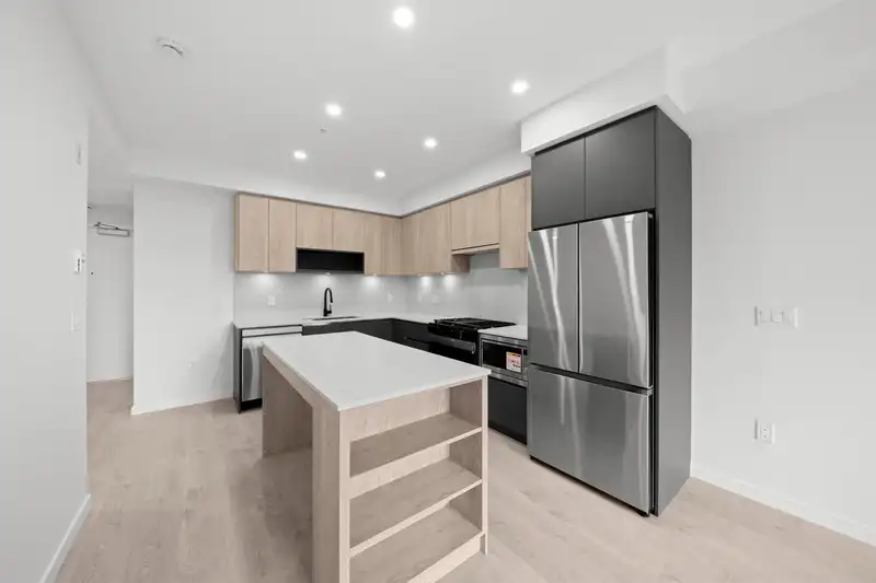 206 6585 195A STREET - photo 3 of 33