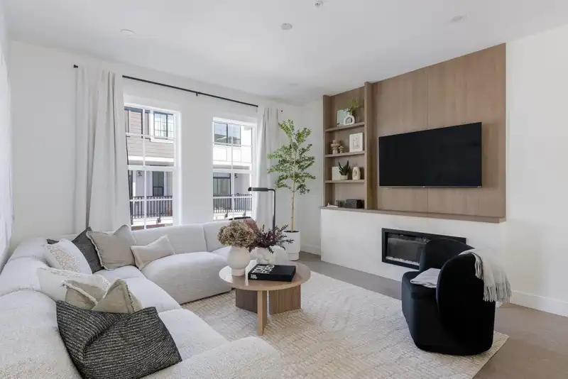 38 20650 78 AVENUE - photo 1 of 10