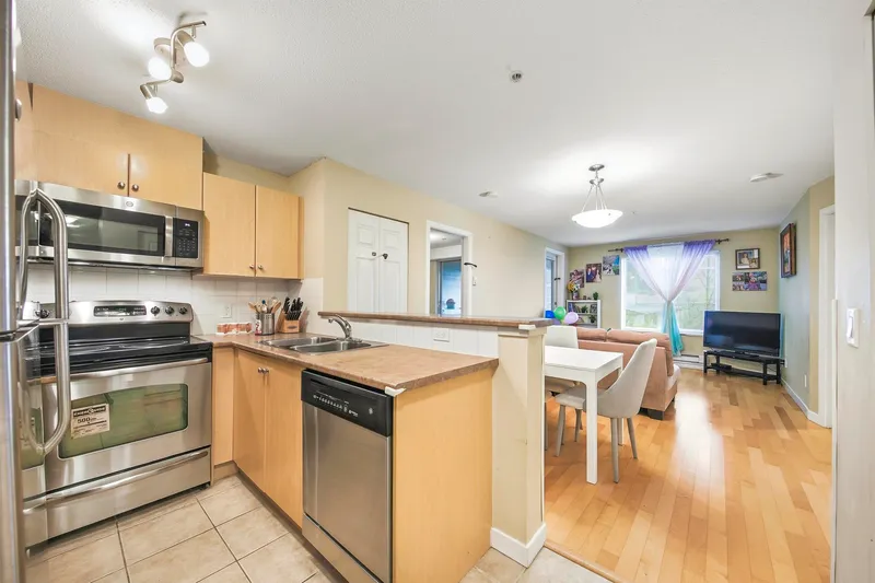 3113 240 SHERBROOKE STREET - photo 2 of 22